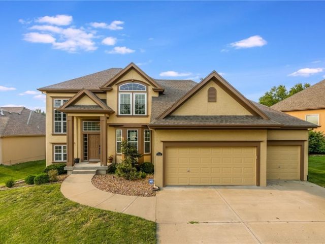 Homes for Sale in Kansas City, MO 64155 | 1910 NE 104th Terrace