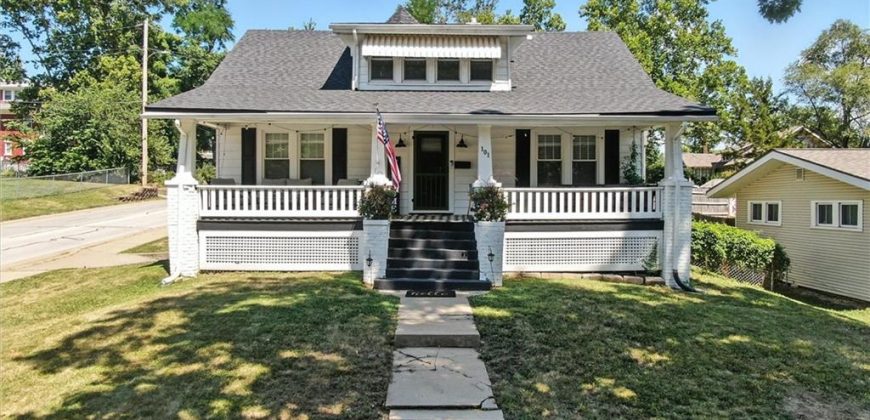 Homes for Sale in Liberty, MO 64068 | 101 S Fairview Avenue