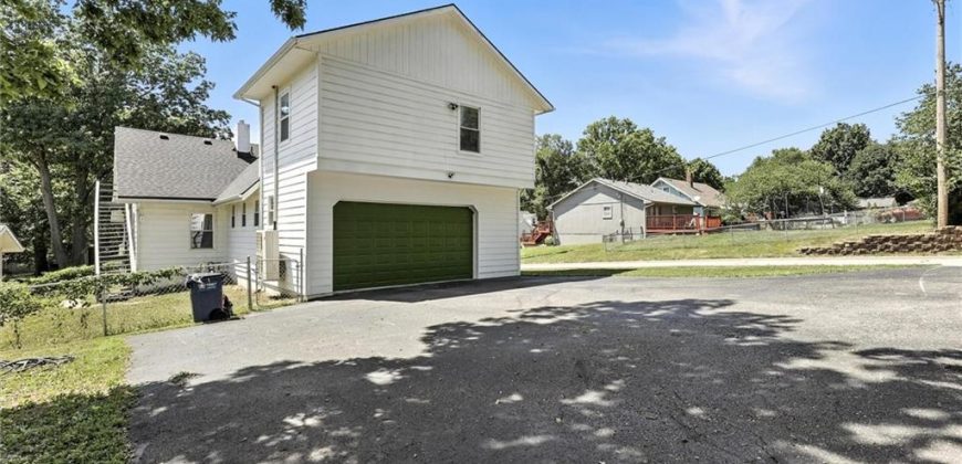 Homes for Sale in Liberty, MO 64068 | 101 S Fairview Avenue
