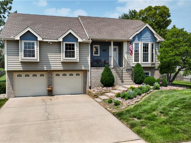 Homes for Sale in Kansas City, MO 64155 | 1416 NE 102nd Terrace
