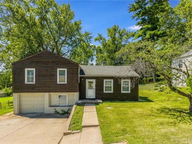 Homes for Sale in Kansas City, MO 64118 | 1519 NE Englewood Road