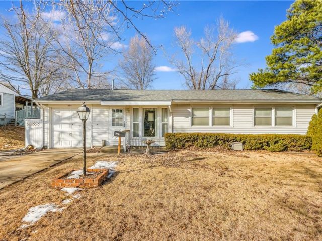 Homes for Sale in Gladstone, MO 64118 | 804 NE 61st Street