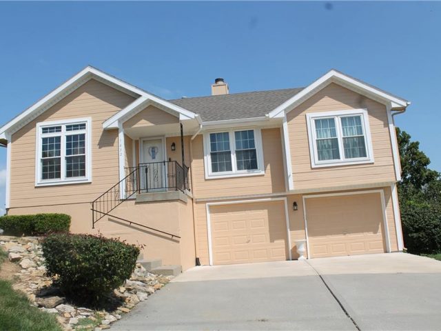 Homes for Sale in Kansas City, MO 64151 | 7832 N Strathbury Avenue