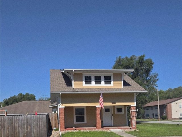 Homes for Sale in Kearney, MO 64060 | 206 N Jefferson Street