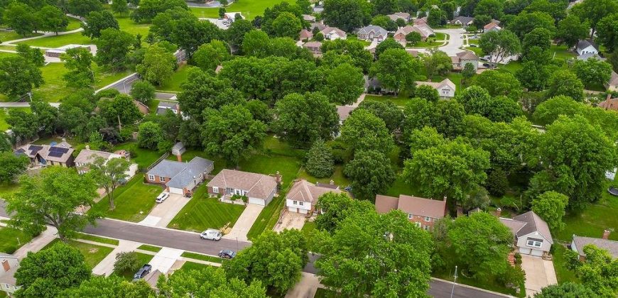Homes for Sale in Gladstone, MO 64119 | 6305 N Bales Avenue
