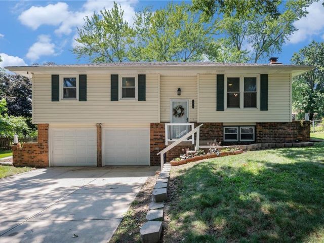 Homes for Sale in Kansas City, MO 64152 | 7616 N Serene Avenue