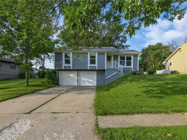 Homes for Sale in Kansas City, MO 64155 | 804 NE 104TH Terrace