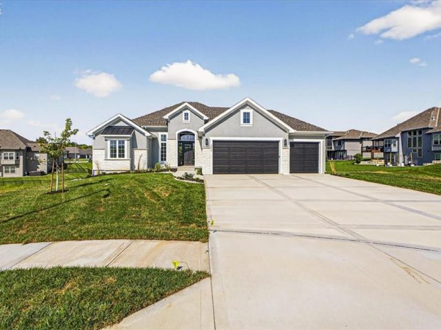 Homes for Sale in Kansas City, MO 64151 | 7014 N Anita Avenue