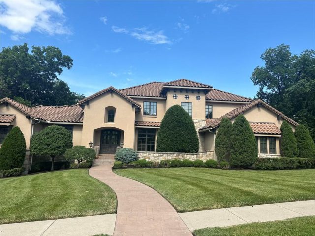 Homes for Sale in Kansas City, MO 64116 | 4501 N Hickory Lane