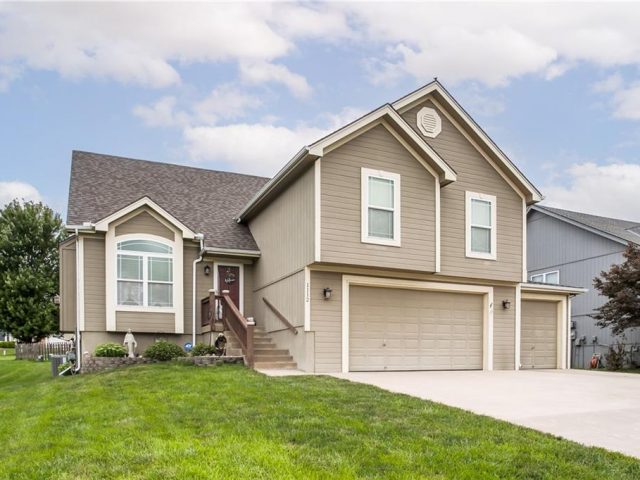 Homes for Sale in Kansas City, MO 64155 | 1112 NW 112th Terrace