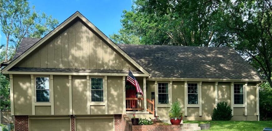 Homes for Sale in Parkville, MO 64152 | 6705 NW Mirror Lake Terrace