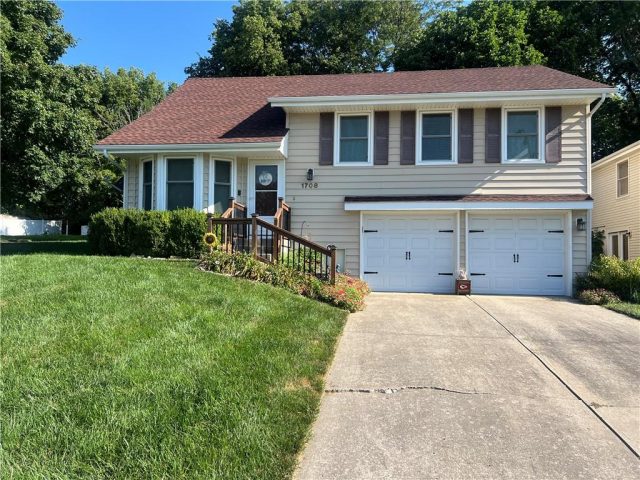 Homes for Sale in Kansas City, MO 64118 | 1708 NW 63rd Terrace