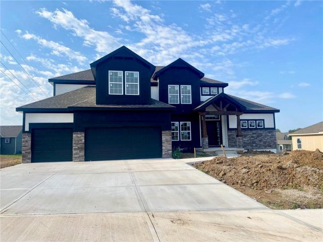 Homes for Sale in Liberty, MO 64068 | 1011  Poplar Lane