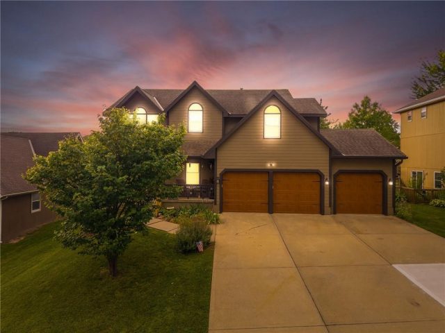 Homes for Sale in Excelsior Springs, MO 64024 | 825  DOGWOOD