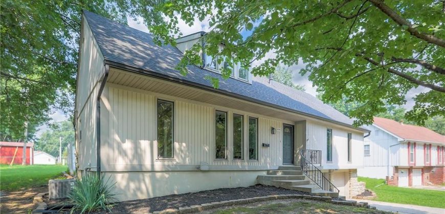 Homes for Sale in Gladstone, MO 64119 | 6704 N Agnes Avenue