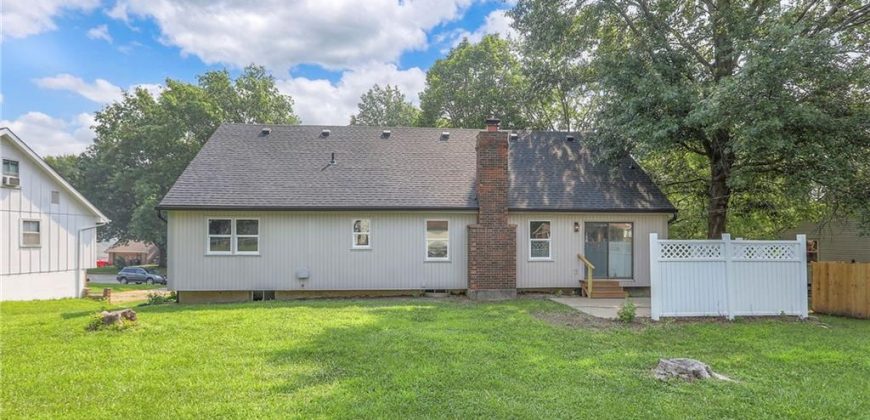 Homes for Sale in Gladstone, MO 64119 | 6704 N Agnes Avenue