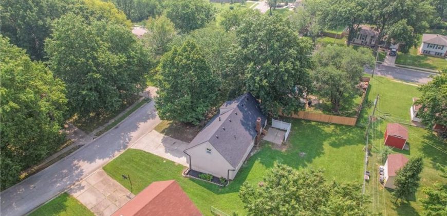 Homes for Sale in Gladstone, MO 64119 | 6704 N Agnes Avenue