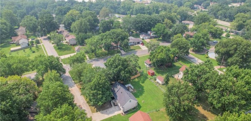 Homes for Sale in Gladstone, MO 64119 | 6704 N Agnes Avenue