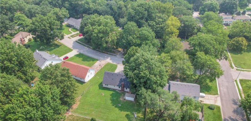 Homes for Sale in Gladstone, MO 64119 | 6704 N Agnes Avenue