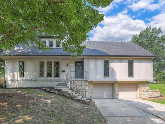 Homes for Sale in Gladstone, MO 64119 | 6704 N Agnes Avenue