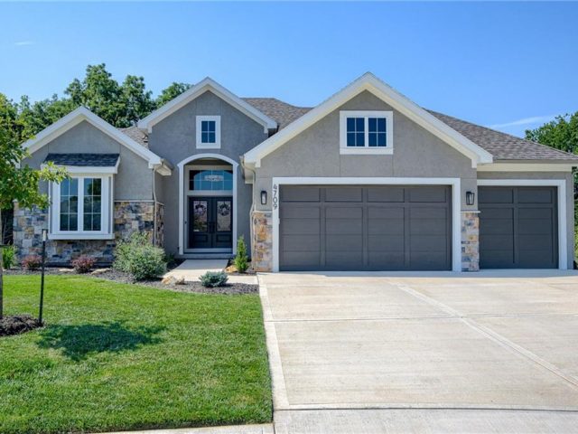 Homes for Sale in Kansas City, MO 64151 | 4709 NW 70th Court