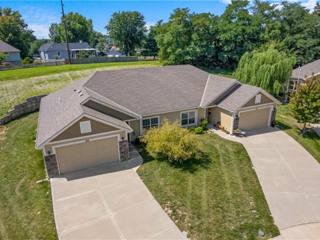 Homes for Sale in Smithville, MO 64089 | 205  Ashmont Drive