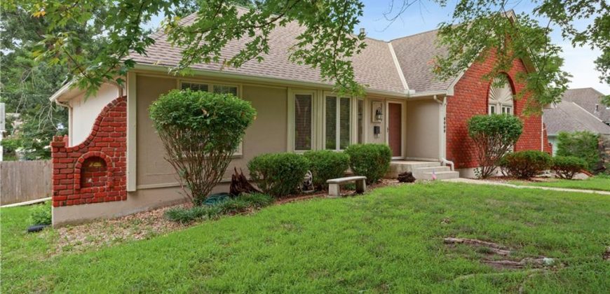 Homes for Sale in Gladstone, MO 64119 | 6009 N Monroe Avenue