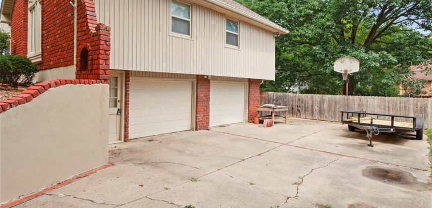 Homes for Sale in Gladstone, MO 64119 | 6009 N Monroe Avenue