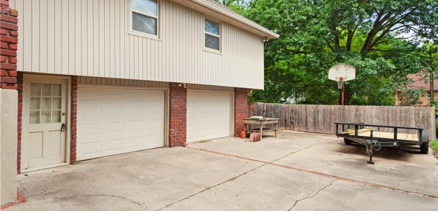 Homes for Sale in Gladstone, MO 64119 | 6009 N Monroe Avenue