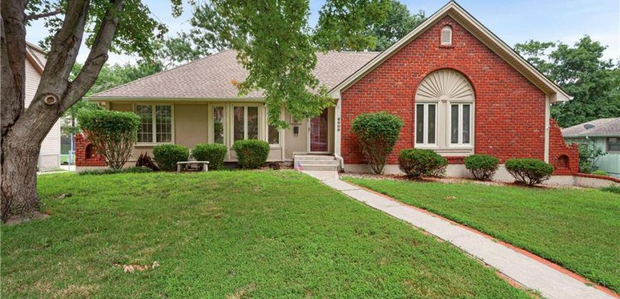 Homes for Sale in Gladstone, MO 64119 | 6009 N Monroe Avenue