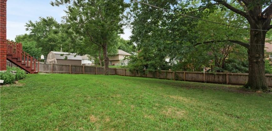 Homes for Sale in Gladstone, MO 64119 | 6009 N Monroe Avenue