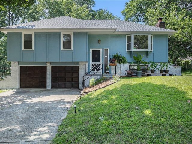Homes for Sale in Kansas City, MO 64152 | 7608 N Serene Avenue