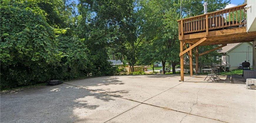 Homes for Sale in Parkville, MO 64152 | 1316  Walnut Street