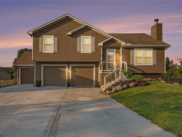 Homes for Sale in Kansas City, MO 64157 | 9309 NE Paw Paw Drive