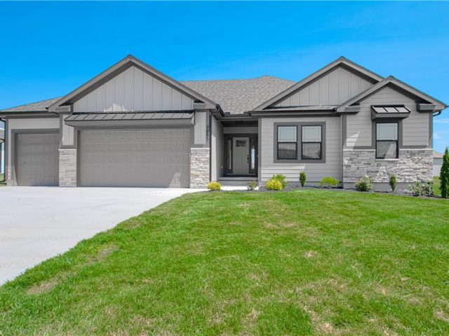 Homes for Sale in Kearney, MO 64060 | 2005  Foxtail Point