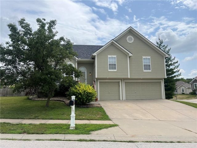 Homes for Sale in Kansas City, MO 64156 | 8611 N Mersington Avenue