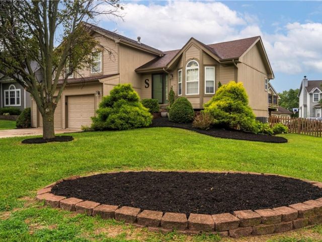 Homes for Sale in Kansas City, MO 64157 | 10820 N Wallace Avenue