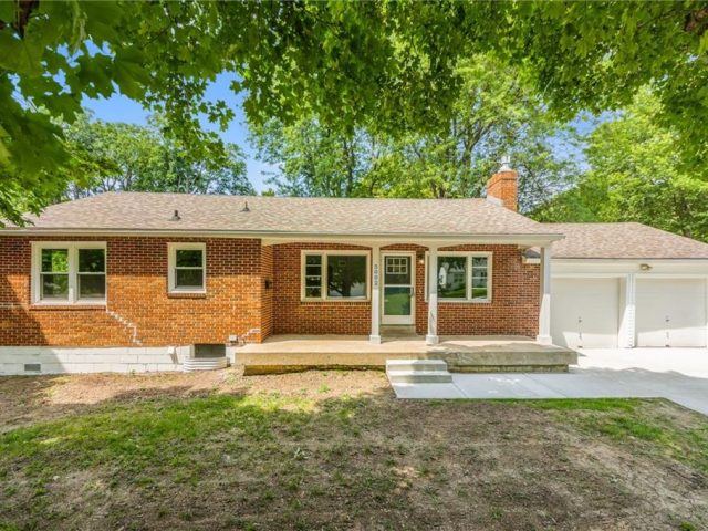Homes for Sale in Kansas City, MO 64118 | 5002 N Park Avenue