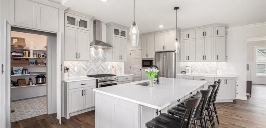 Homes for Sale in Kansas City, MO 64157 | 10518 N Hawthorne Avenue