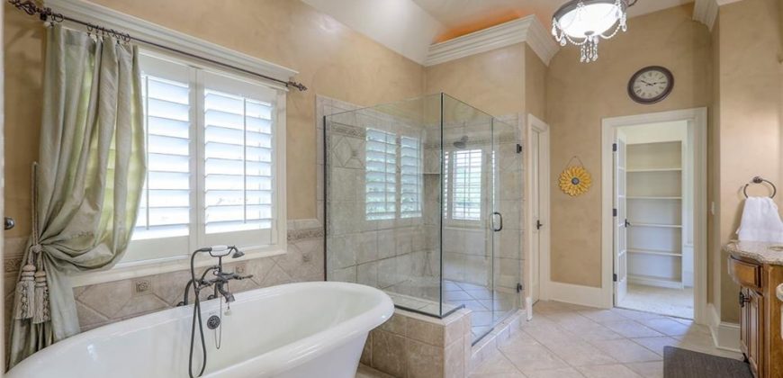 Homes for Sale in Kansas City, MO 64154 | 10118 N Helena Avenue