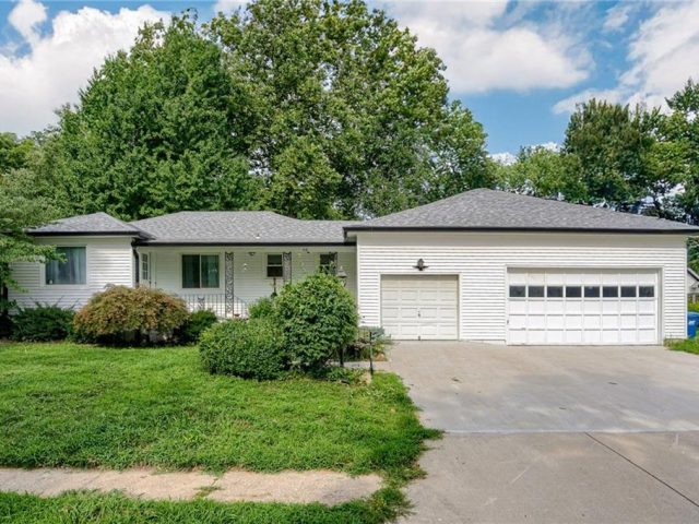 Homes for Sale in Liberty, MO 64068 | 216  Moss Avenue