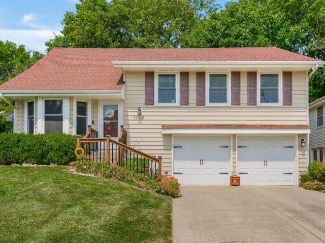 Homes for Sale in Kansas City, MO 64118 | 1708 NW 63rd Terrace