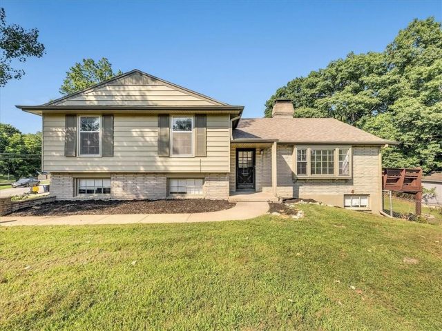 Homes for Sale in Kansas City, MO 64116 | 24 NW GREENTREE Lane
