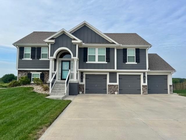 Homes for Sale in Kansas City, MO 64156 | 6100 NE 120th Street