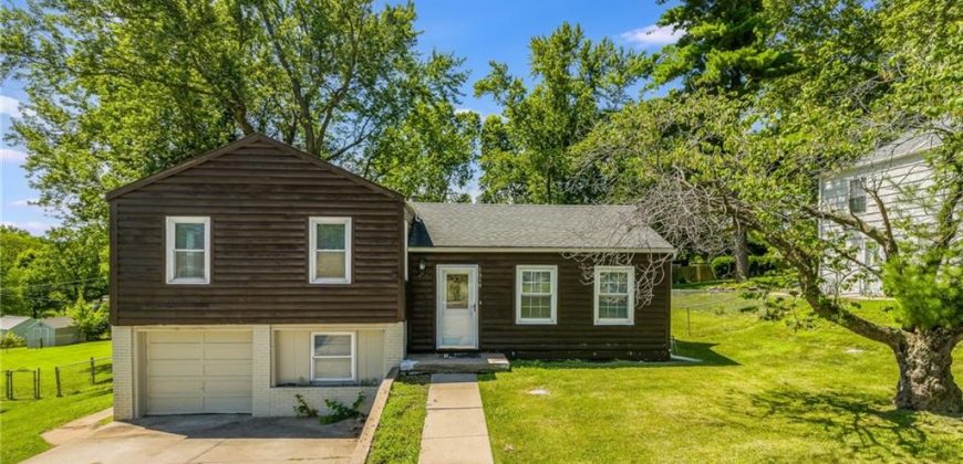 Homes for Sale in Kansas City, MO 64118 | 1519 NE Englewood Road
