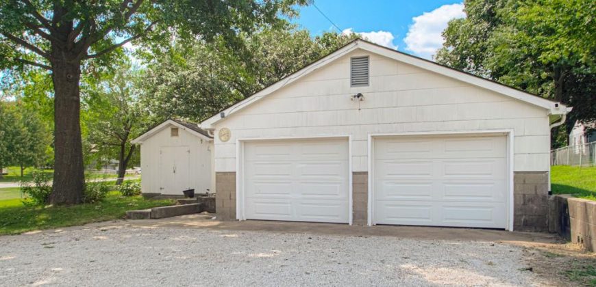 Homes for Sale in Gladstone, MO 64118 | 805 NE 72nd Street