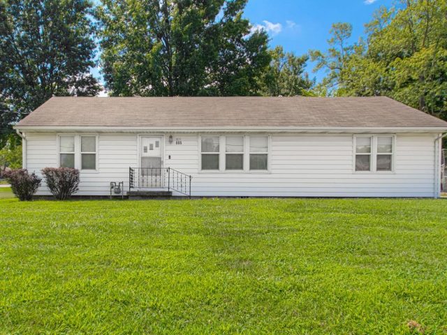 Homes for Sale in Gladstone, MO 64118 | 805 NE 72nd Street