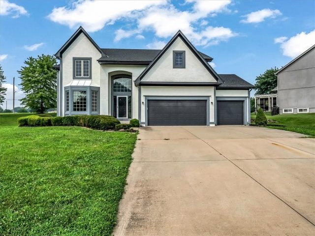 Homes for Sale in Liberty, MO 64068 | 2150  Red Oak Lane