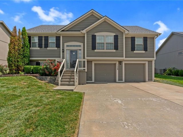 Homes for Sale in Kansas City, MO 64157 | 11729 N Farley Avenue