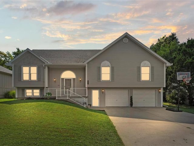 Homes for Sale in Liberty, MO 64068 | 1609  Windsor Lane